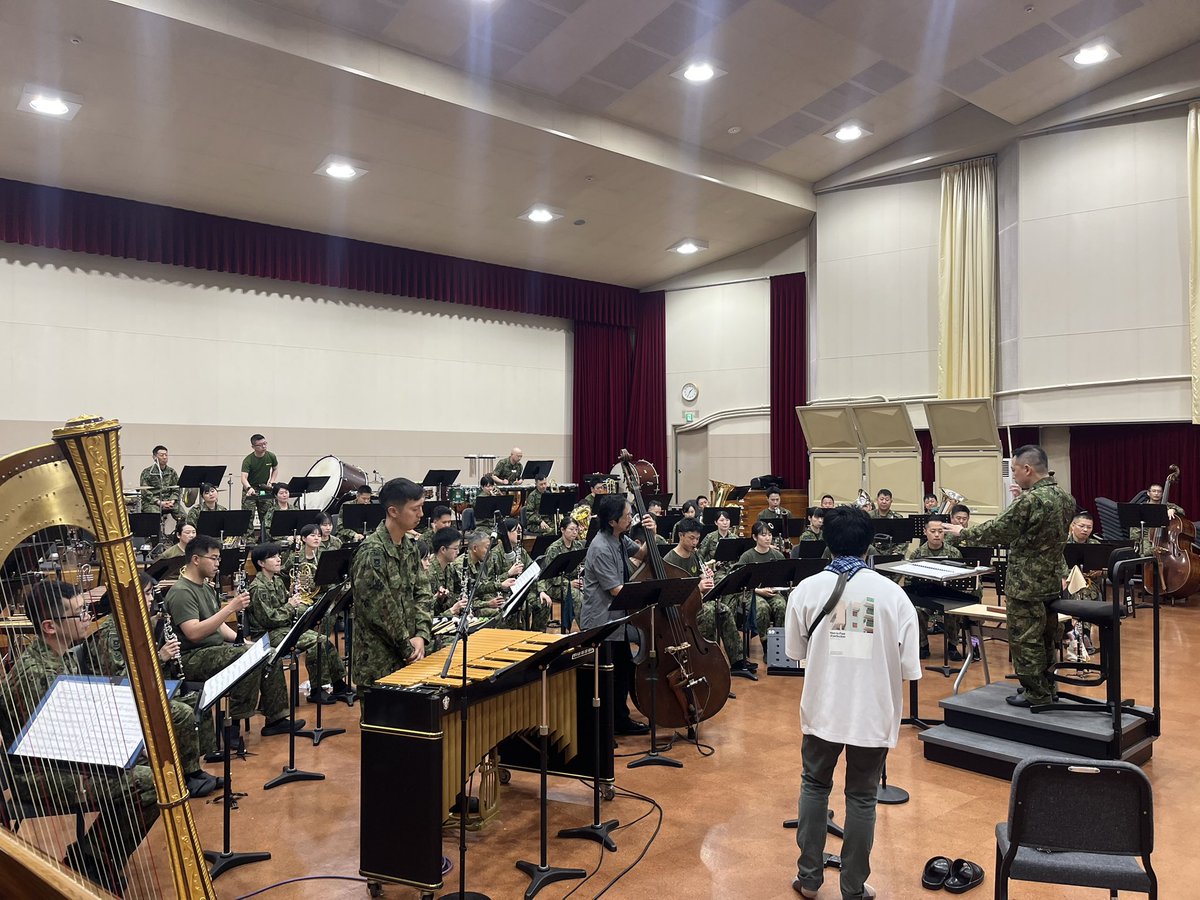 kenta_1027's tweet photo. 陸上自衛隊中央音楽隊の皆様と２回目のリハーサル🎷
素晴らしいサウンドと柔軟さ！
本番はバンクリ最終日の17日お昼！

めちゃくちゃ楽しみです😆
 #ジャパンバンドクリニック https://t.co/wvKnxtoiSg