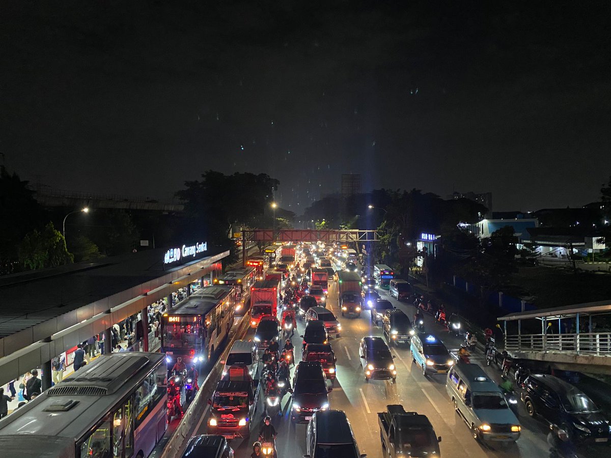 Transportasi Jakarta tweet media