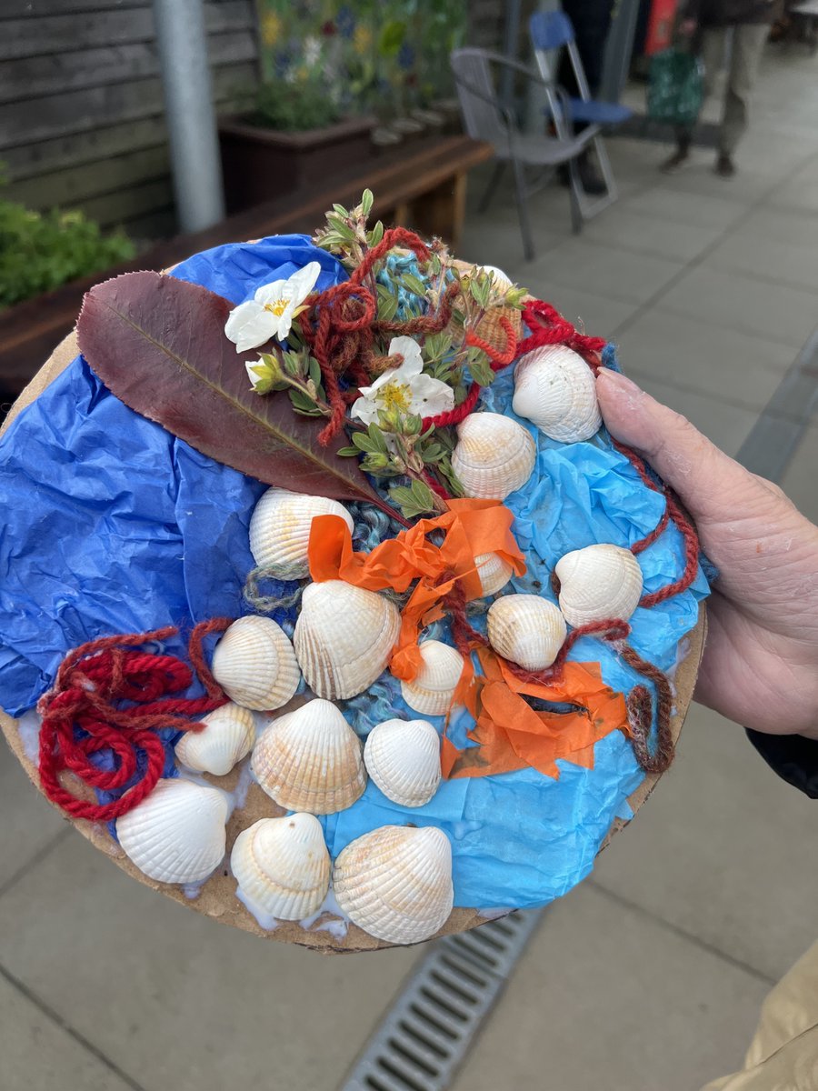 OtBcommunities's tweet photo. Gardening and getting outdoors is great for our mental wellbeing. Last week we got outdoors in Kinghorn with our Climate Wisdom project and made beautiful nature collages! #mentalhealthawarenessweek https://t.co/UQ5AKJIltl