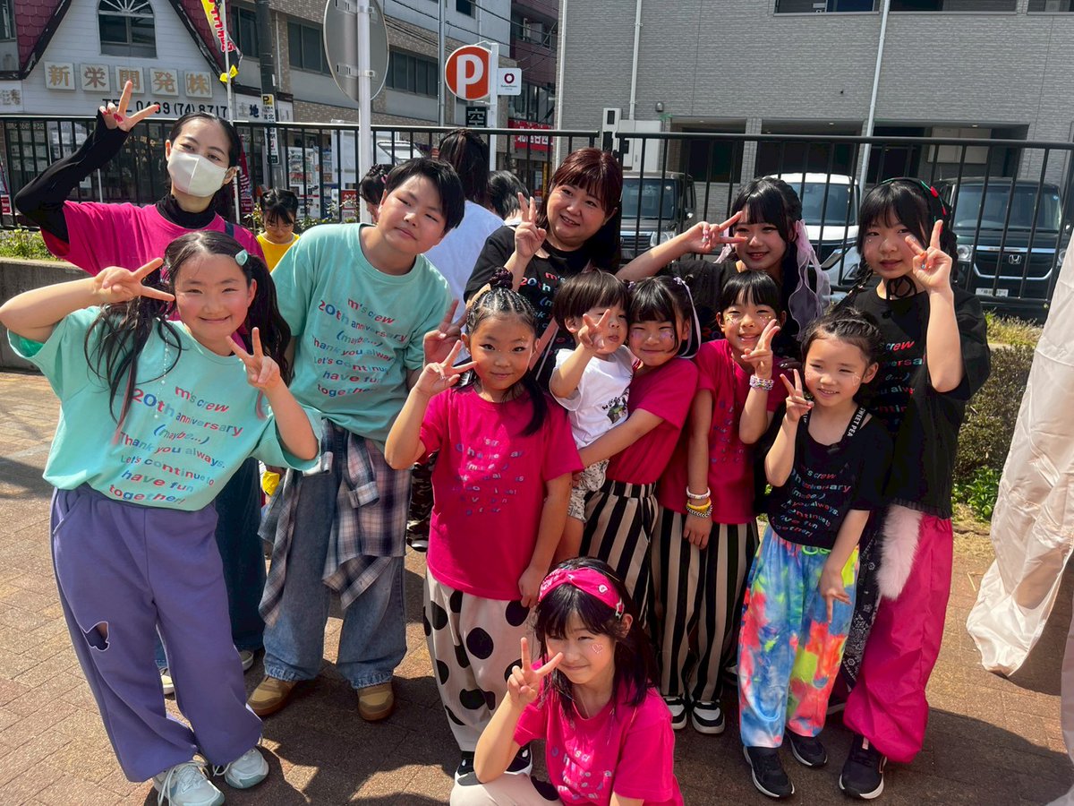 kreuzdanceart's tweet photo. 水曜ヒップホップキッズ(美帆)に
最近新しいメンバーが増えました〜

ダンス初めてで来てくれたけど
とっても元気に楽しそうに踊ってる☺️
嬉しいなあ〜
クロイツはみーんな初めてさんからスタート！
初心者🔰大歓迎♪

写真は先日のイベントの美帆クラスのみんなだよ。 https://t.co/t6dSSzUJLL