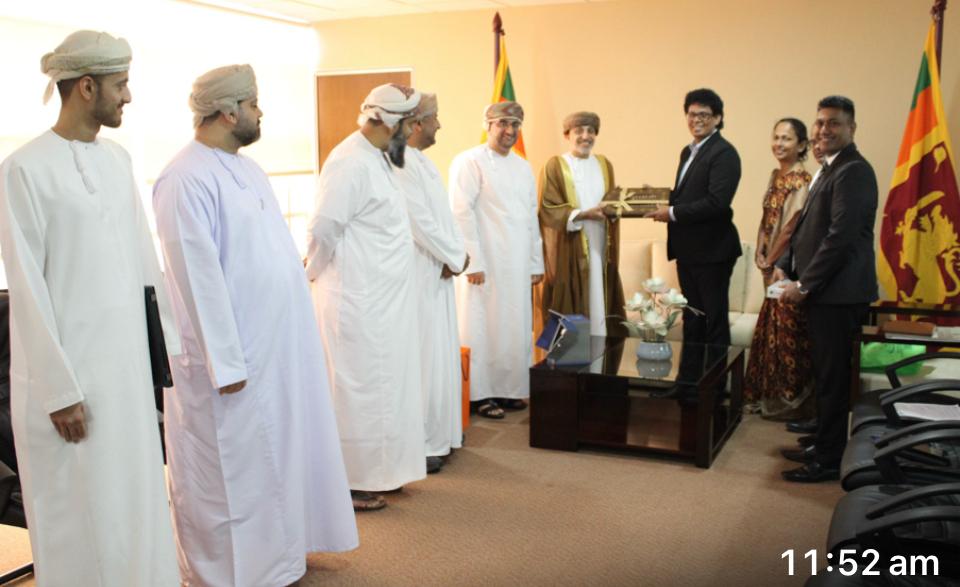 OmanEmbassyCMB's tweet photo. H.E Head of the Mission, met with the visiting delegation from the Oman Food capital, Hon. Mr. Wasantha Samarasinghe
Minister of Trade, commerce, Food Security and Co-operative Development. They discussed  varies ways to enhance food security in the two countries
@FMofOman https://t.co/Xrfm7609lS