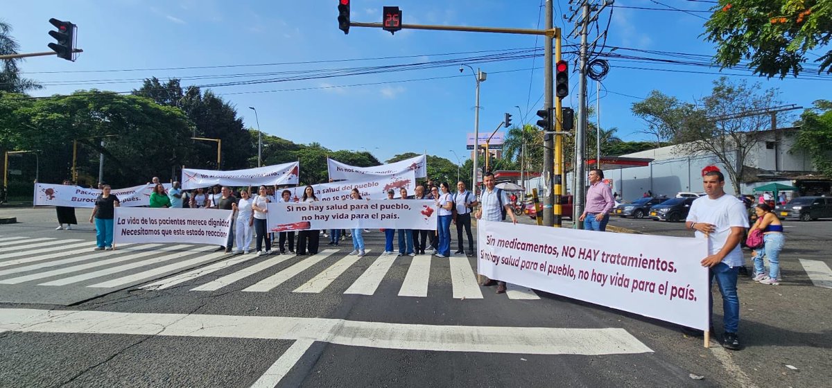 secsaludvalle's tweet photo. 🚨 Crisis humanitaria en salud

Pacientes y comunidades en múltiples puntos del departamento salen a visibilizar lo que el sistema quiere callar:
❌ Citas negadas
❌ Medicamentos sin entregar
❌ Vidas en riesgo

#CrisisDeLaSalud#DerechoALaSalud https://t.co/xPlH5qy51o