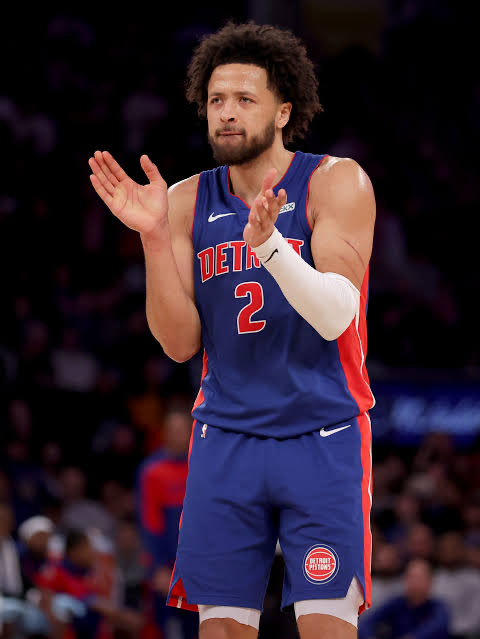 rayantipster's tweet photo. ⚡️ BET DE VALOR IDENTIFICADA - NBA 🏀

Cade Cunningham escada de bolas de 3 🪜

Over 2 bolas de 3 (1.41)
Over 3 bolas de 3 (2.25)
Over 4 bolas de 3 (4.20)

Os números gerais e o histórico contra Cleveland apontam mais para um cenário de under, principalmente pelo H2H ruim que o Cade tem contra essa defesa. Mesmo assim, vou totalmente contra essa tendência hoje.

Cunningham vem mostrando evolução no volume e na confiança da bola de 3 recentemente, principalmente nos últimos jogos. Jogando em casa, em um jogo 5 extremamente importante, espero um Cade muito mais agressivo ofensivamente e assumindo bastante responsabilidade no perímetro.

A linha principal de 2 bolas me agrada bastante pelo contexto da partida, e vejo valor também buscando uma escada mais agressiva caso ele tenha um volume alto de tentativas desde o início do jogo.

🔗 https://t.co/zFYEfCHBxW

#NBA #NBAPlayoffs #NBAbets #NBAtips