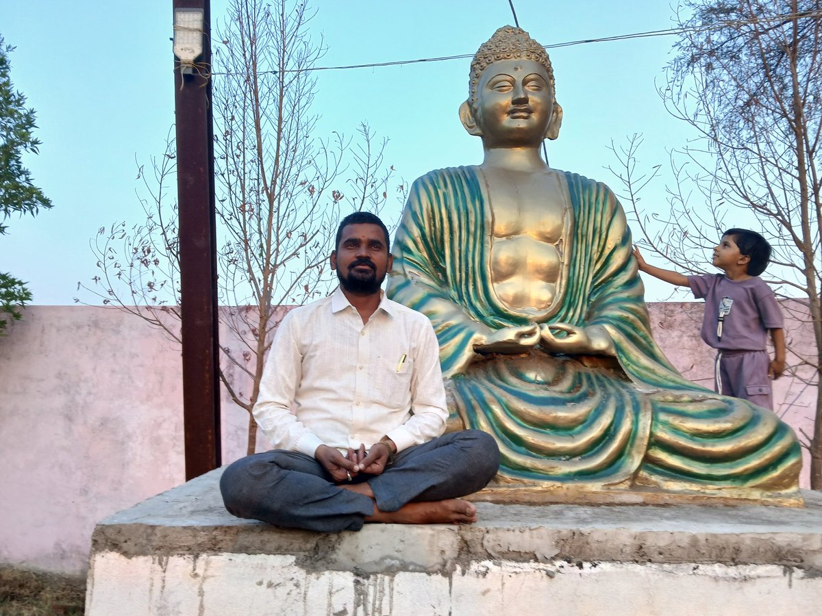 Ab2312Sharma's tweet photo. अब मेरी आवाज़ ठीक से सुनाई न दे
तो दोबारा बात मत करना
में आपके network क्षेत्र से बहुत बाहर हो चुका हूं https://t.co/1uho6Wbwmx