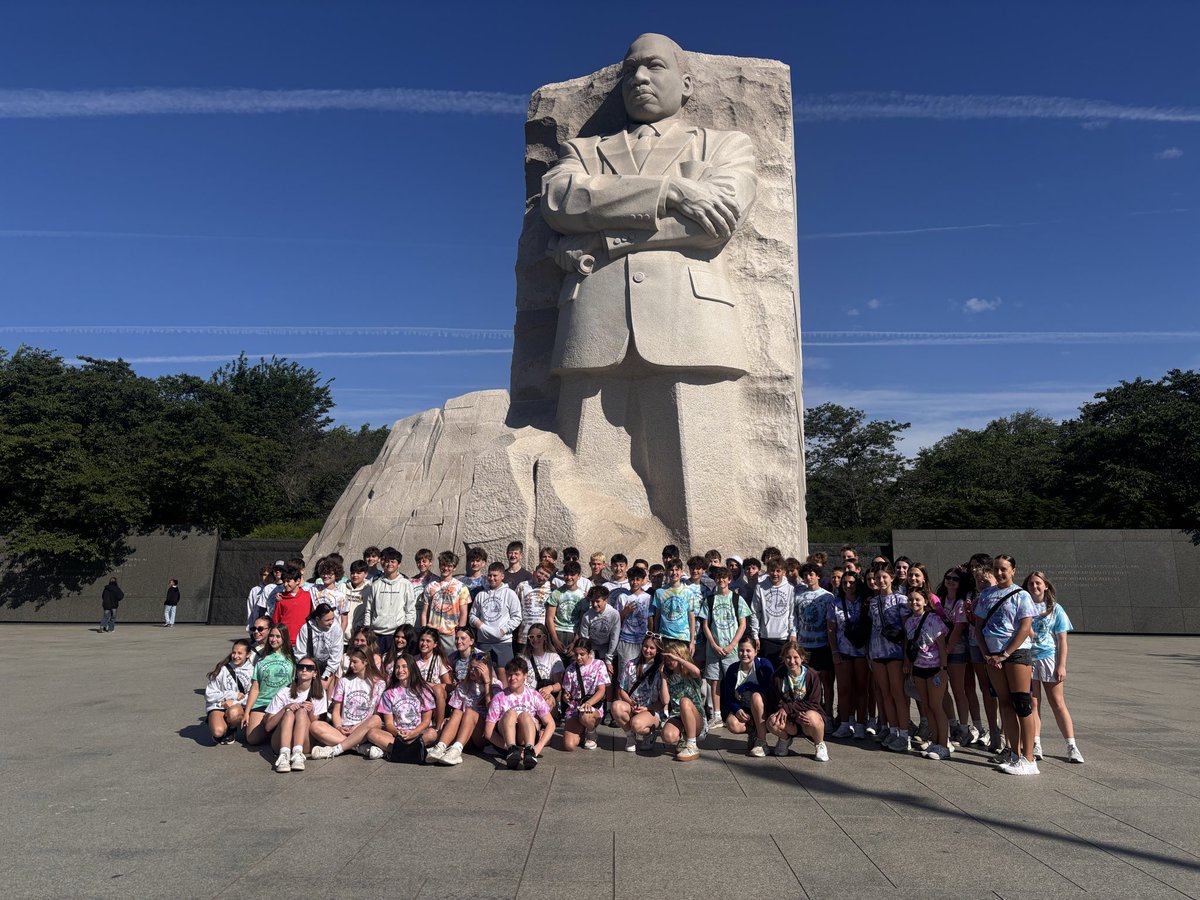 miss_hedger's tweet photo. This morning we visited Martin Luther King Jr.’s Memorial. #hornetpride https://t.co/Es72xbTvyS
