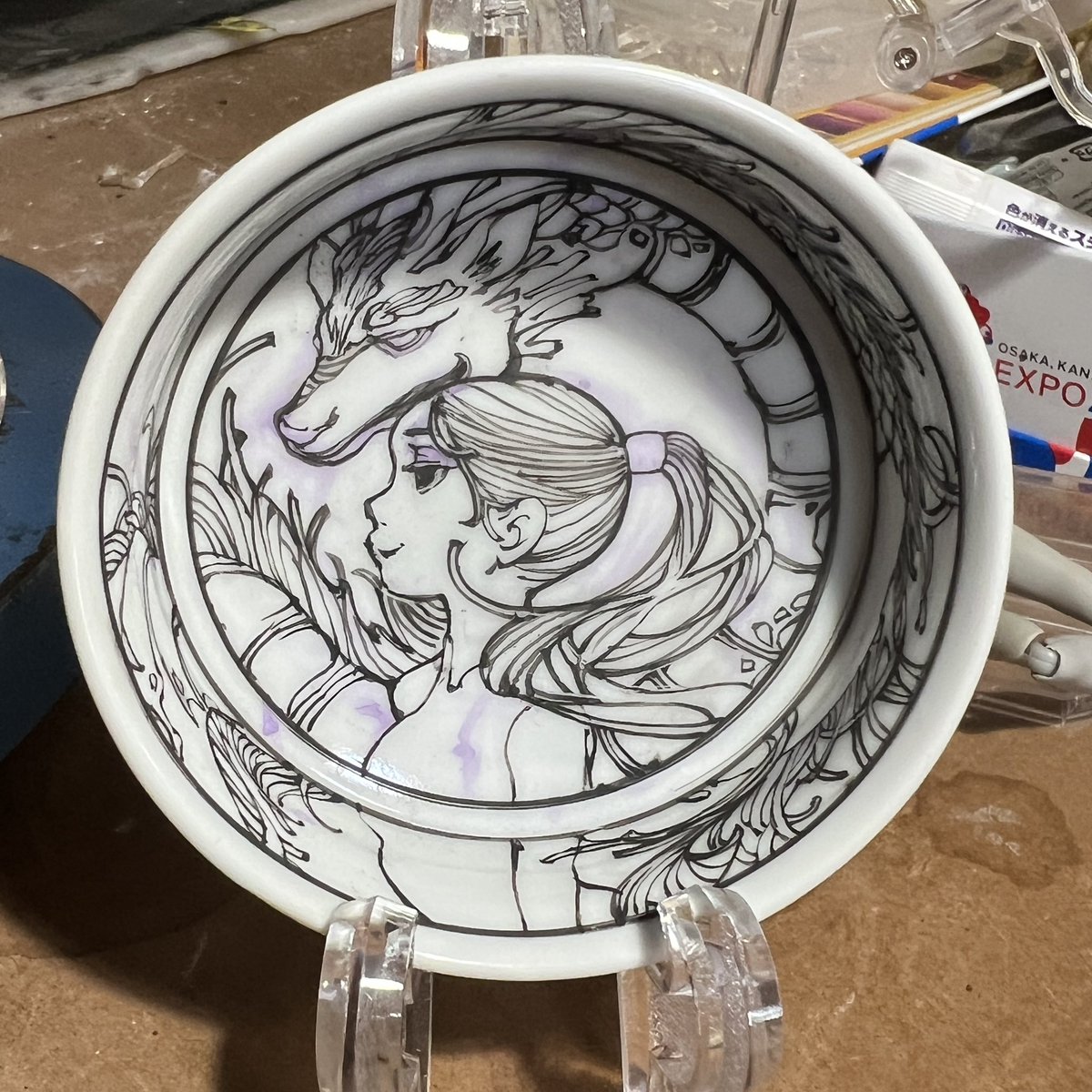 honndasi's tweet photo. 龍使いのぐい呑み　同じデザインでまた作ってます^_^ 龍や女性は同じものがないです　私の強みかなぁと思っています。 #九谷焼 #イラスト https://t.co/KLR0clhXuD