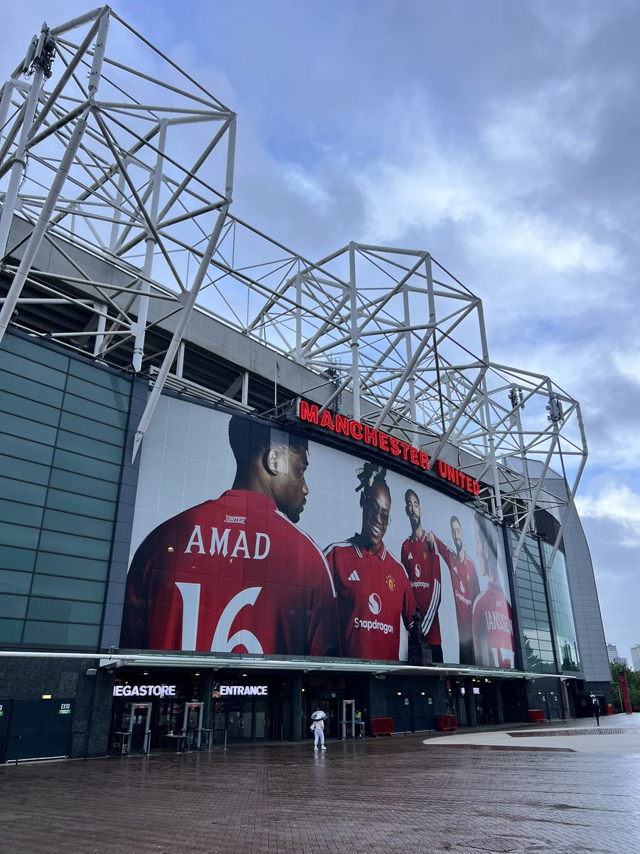 UnitedLogicc's tweet photo. LEAKED: The 2026/27 Home Kit spotted at Old Trafford today. ๐๏ธ๐ด
Initial thoughts? Is this a top-tier United kit? ๐๐ค
#MUFC #UnitedLogic #OldTrafford #KitLeak #AdidasFootball
๐ธ@nathanlthomas https://t.co/u6PyyNw84o