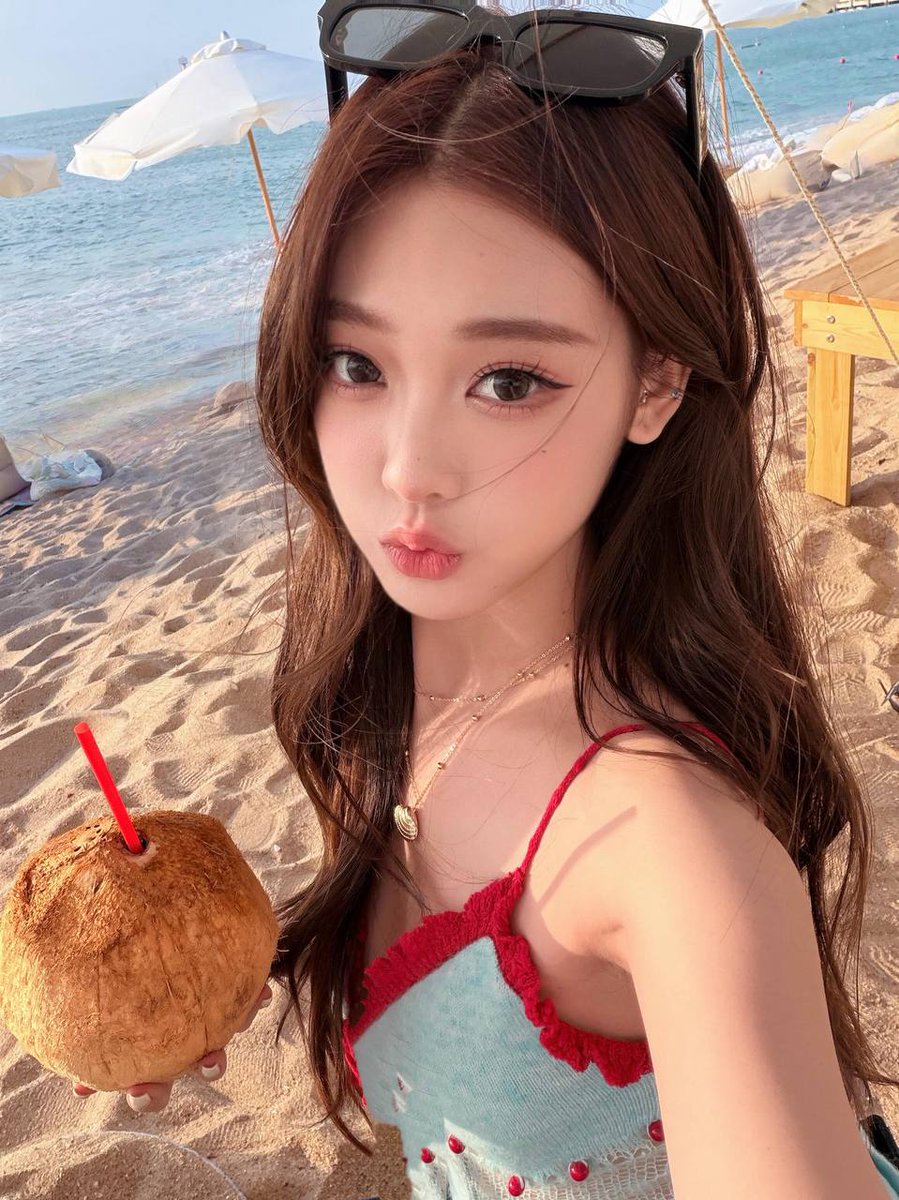 yyyzxcc's tweet photo. 别沉迷，我只暧昧不负责。😜 https://t.co/j0WGvTPQEq