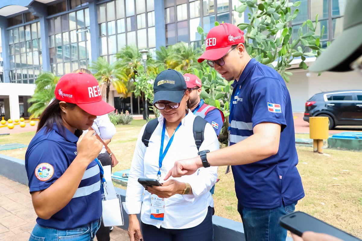 ONESVIERD's tweet photo. REED continúa fortaleciendo las capacidades en prevención sísmica a través de prácticas de campo realizadas en el Distrito Nacional, en la que profesionales de ingeniería y arquitectura aplicaron metodologías para la identificación de vulnerabilidades estructurales.

#OnesvieRD https://t.co/HMyCL32xUS