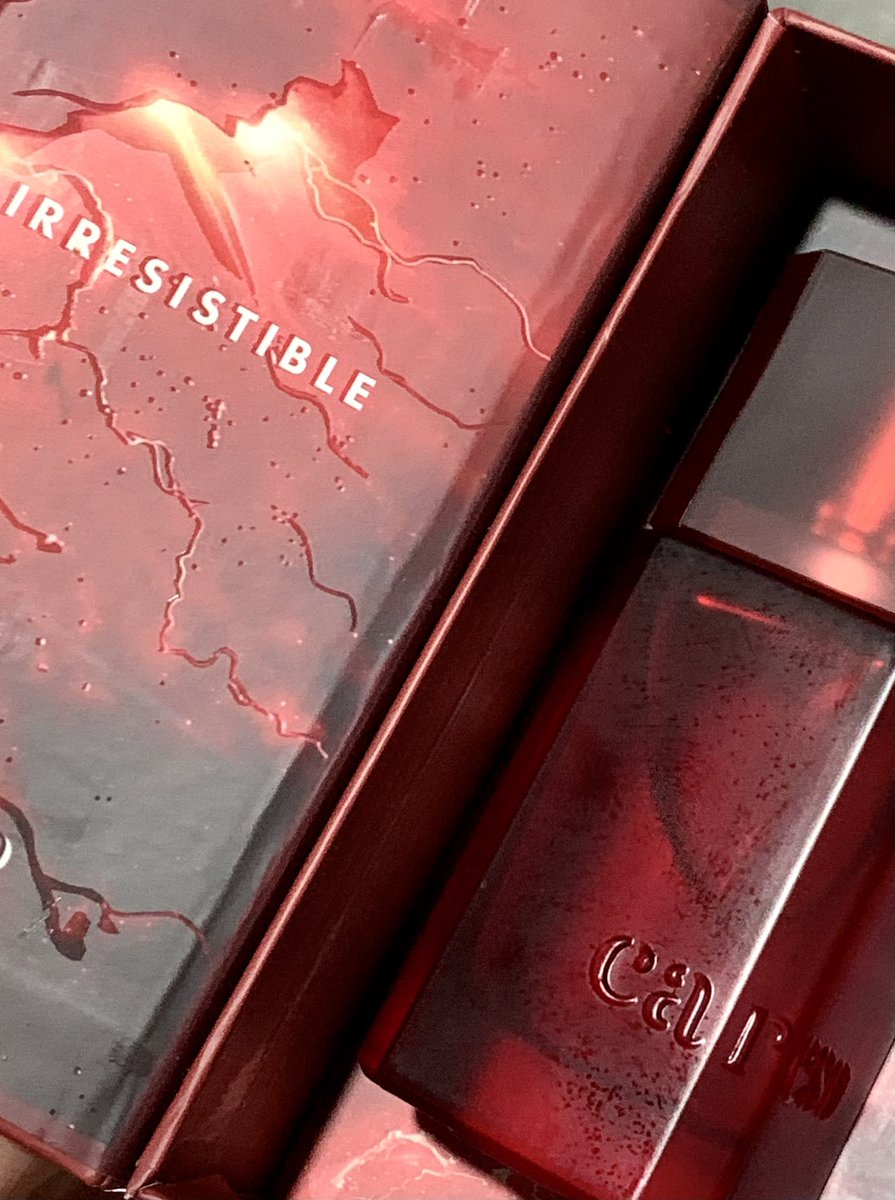 vanjllatte's tweet photo. this parfume smells like someone who looks expensive without trying too hard 🥂

tipe wangi yg warm, sensual, tapi tetep clean ga bikin eneg. https://t.co/FlTcogg5SS