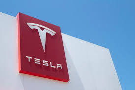 ltyffde's tweet photo. $TSLA up pre-market as Elon heads to China.
The catalyst? Hope for FSD approval.

But here's what I'm watching:
China already has serious local AV competition.
FSD approval is a headline win. Monetization is another story.

Still, the market trades headlines first.
Are you buying the rumor or waiting for the clearance?