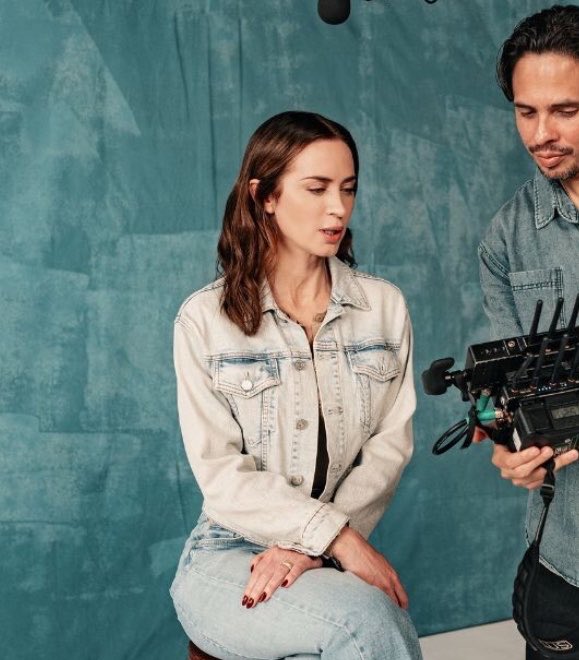 🍑V🍑 MET EMILY BLUNT tweet media