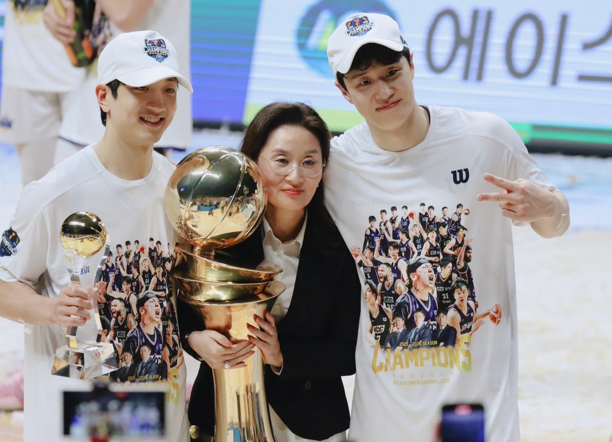 heohyungje's tweet photo. Best day ever🩵
🏆💍 https://t.co/cISkO77Eok