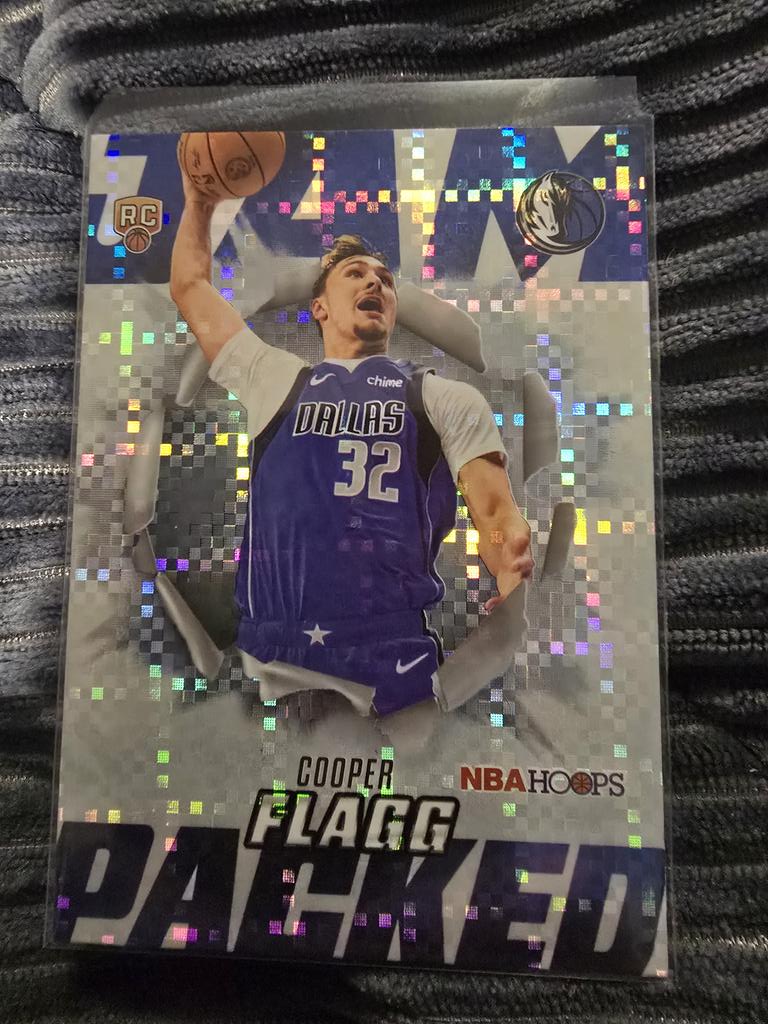 UncleAllen6's tweet photo. @CardPurchaser I like this insert https://t.co/EwsLv6xr0P