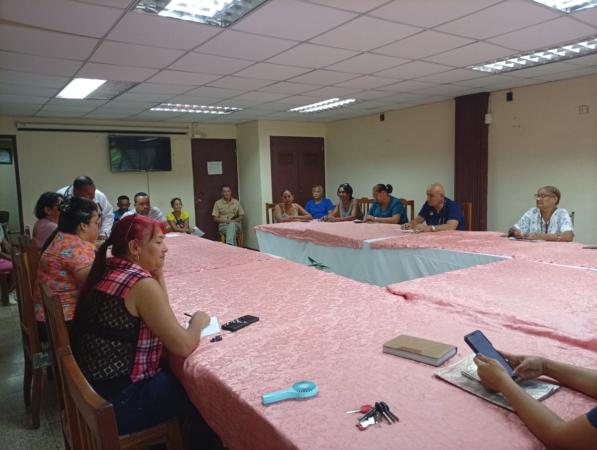 docenciaHGL's tweet photo. Se realiza reunión extraordinaria con el Consejo de Dirección ampliado del #HGL para organización de las acciones a realizar en el Ejercicio Granma 2026
#SaludMoa
#HonorHolguinero https://t.co/QjZIv9XY5E