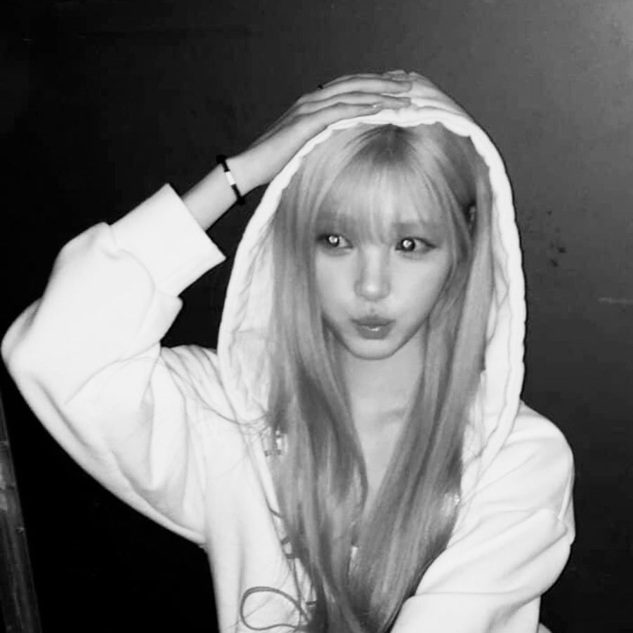 yuhah's tweet photo. Still me, just with a lil’ extra something. Life’s been testing my patience lately, so I went for some bangs to help face the chaos. Even when most of what I’m navigating feels like a total drag, catching a glimpse of this new look in the mirror is enough to keep me going. o___< https://t.co/HRhzQbOaXQ