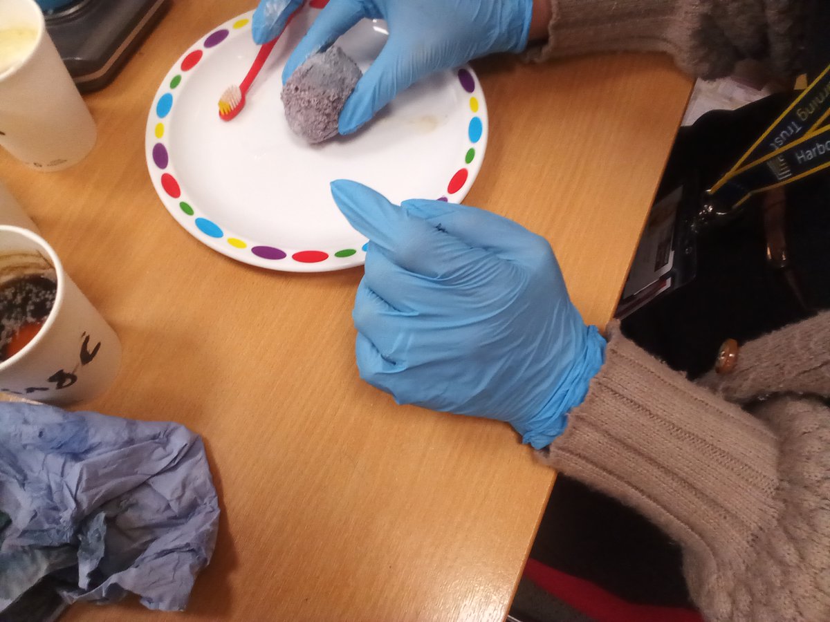 WBJYear4's tweet photo. We have observed our eggs over a week and now we are looking at the end results. We are surprised that juice is worse for the strength of our teeth than a fizzy drink! @WBJJuniorSchool https://t.co/iMtfNw4Tzx
