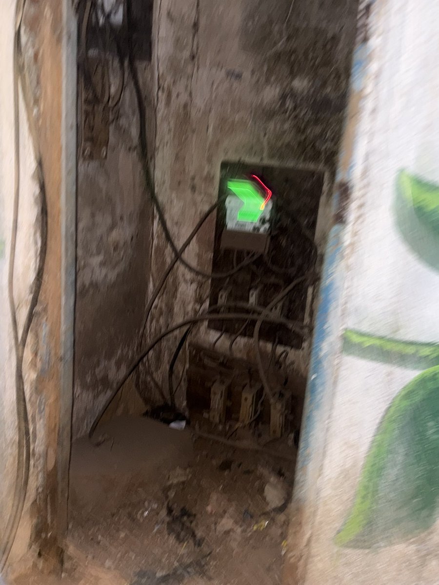 HRISHABHINC's tweet photo. ⚠️ Open electricity meter box at Durgadevi Udyan Garden is dangerous for children and citizens visiting daily for walking &amp; jogging.  

Requesting @mybmcWardC @mybmc to urgently repair and secure it before any accident occurs. #Mumbai #WardC https://t.co/XFKrDwz9mP