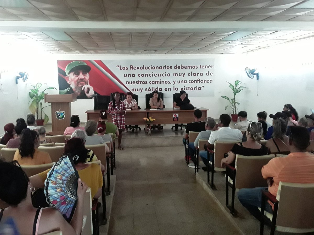 MatosNeudel's tweet photo. Se desarrolla en el Comité del Partido del municipio #BaraguáPorMás, activo con Cuadros, Directores y Militantes, para reafirmar   y fortalecer el compromiso y la Defensa de la Revolución Cubana, ante las amenazas y el recrudecido Bloqueo de los Estados Unidos.
#CubaEstáFirme https://t.co/kaUCu3j2EJ