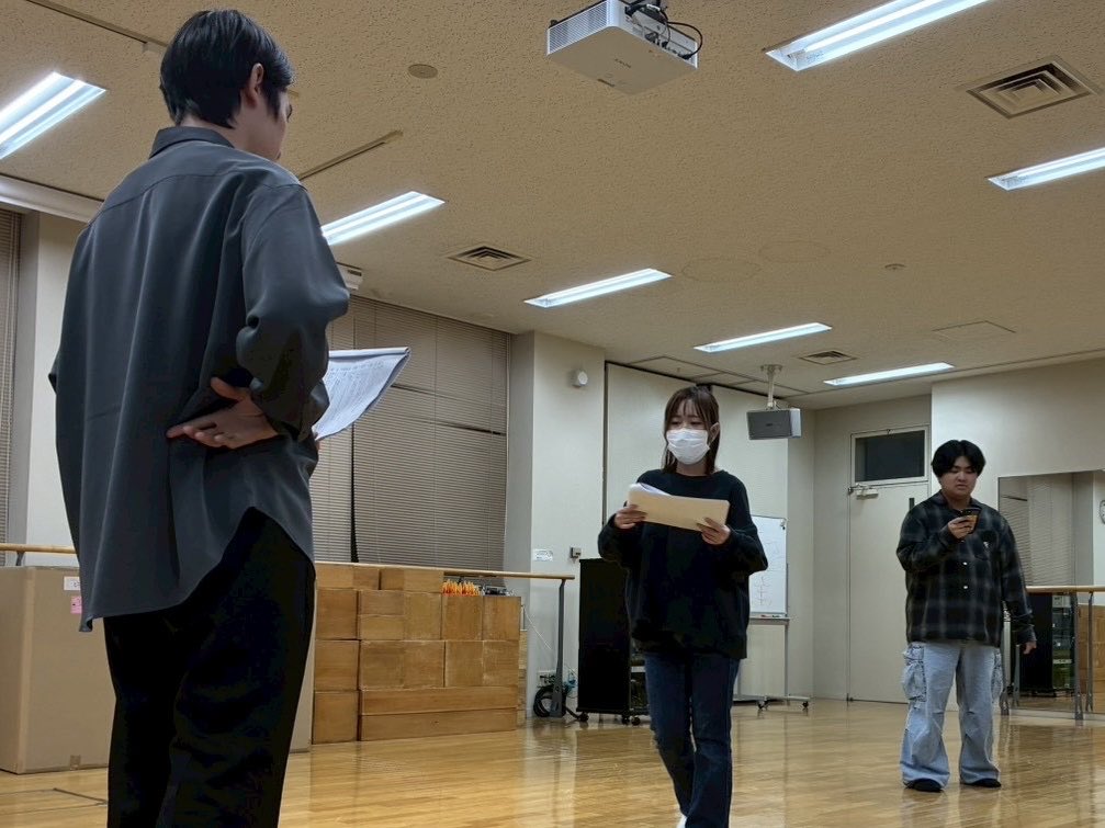 gekidan_channel's tweet photo. 【🛠️準備中🥊】

GWも明け、劇団ちゃねるも次に向けて着々と動き出しております！
連日、あれやこれやと試行錯誤しながら稽古に励んでおります🔥

公演情報については近日公開いたします。
今しばらくお待ちくださいませ😌

#劇団ちゃねる https://t.co/0FZuase0wG
