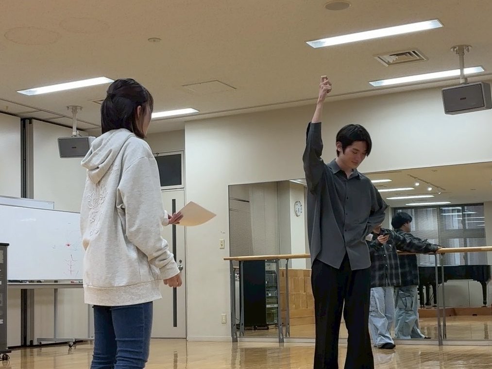 gekidan_channel's tweet photo. 【🛠️準備中🥊】

GWも明け、劇団ちゃねるも次に向けて着々と動き出しております！
連日、あれやこれやと試行錯誤しながら稽古に励んでおります🔥

公演情報については近日公開いたします。
今しばらくお待ちくださいませ😌

#劇団ちゃねる https://t.co/0FZuase0wG