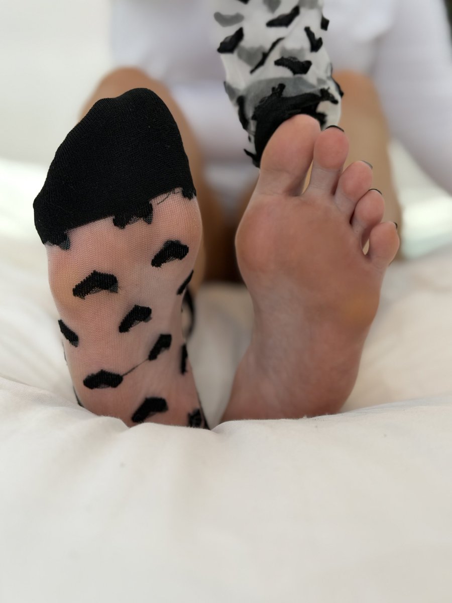 𝒜𝓇𝒶 𝐵𝑒𝓁𝓁𝒶 ♡ feet 👣 tweet media