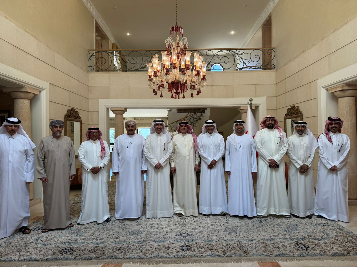 BahrainEmbJO's tweet photo. أقام سعادة السفير الشيخ خليفة بن عبدالله بن حمد آل خليفة، مأدبة غداء على شرف سعادة السيد حمد راشد المري سفير دولة الكويت الشقيقة لدى المملكة الاردنية الهاشمية،  وذلك بمناسبة قرب انتهاء فترة عمله، وفي ختام اللقاء تم تبادل الهدايا التذكارية . https://t.co/FRs0HVeHZG