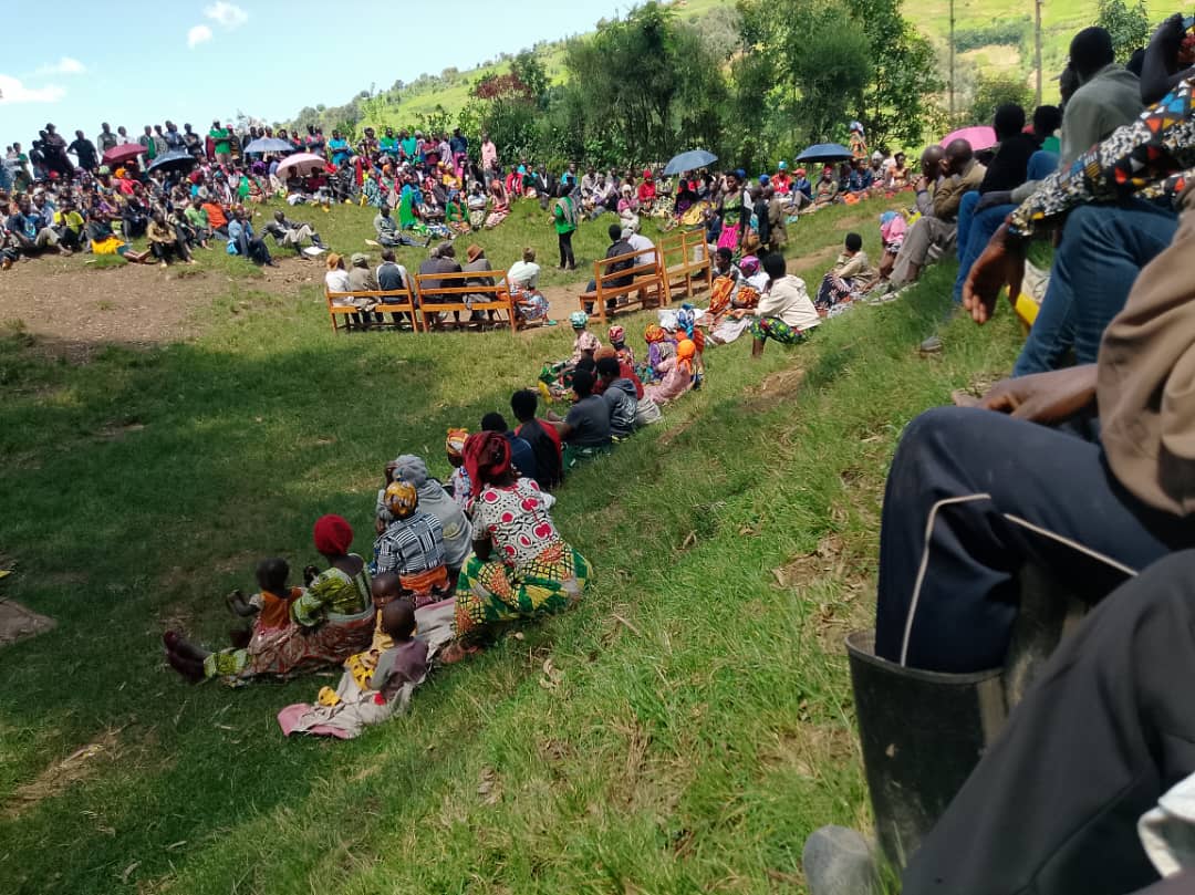 Manyagiro_G's tweet photo. None kuwa 13 Gicurasi 2026, mu tugari twose tw’Umurenge wa Manyagiro habereye inama z’Umutekano z’Abaturage. Umuyobozi w’Umurenge, Bwana Kalisa Claudien, yifatanyije n’abaturage b’Akagari ka Kabuga na Ryaruyumba, baganira ku kibazo cya Kanyanga ikomeje guteza umutekano muke. https://t.co/tScZzeGTwQ