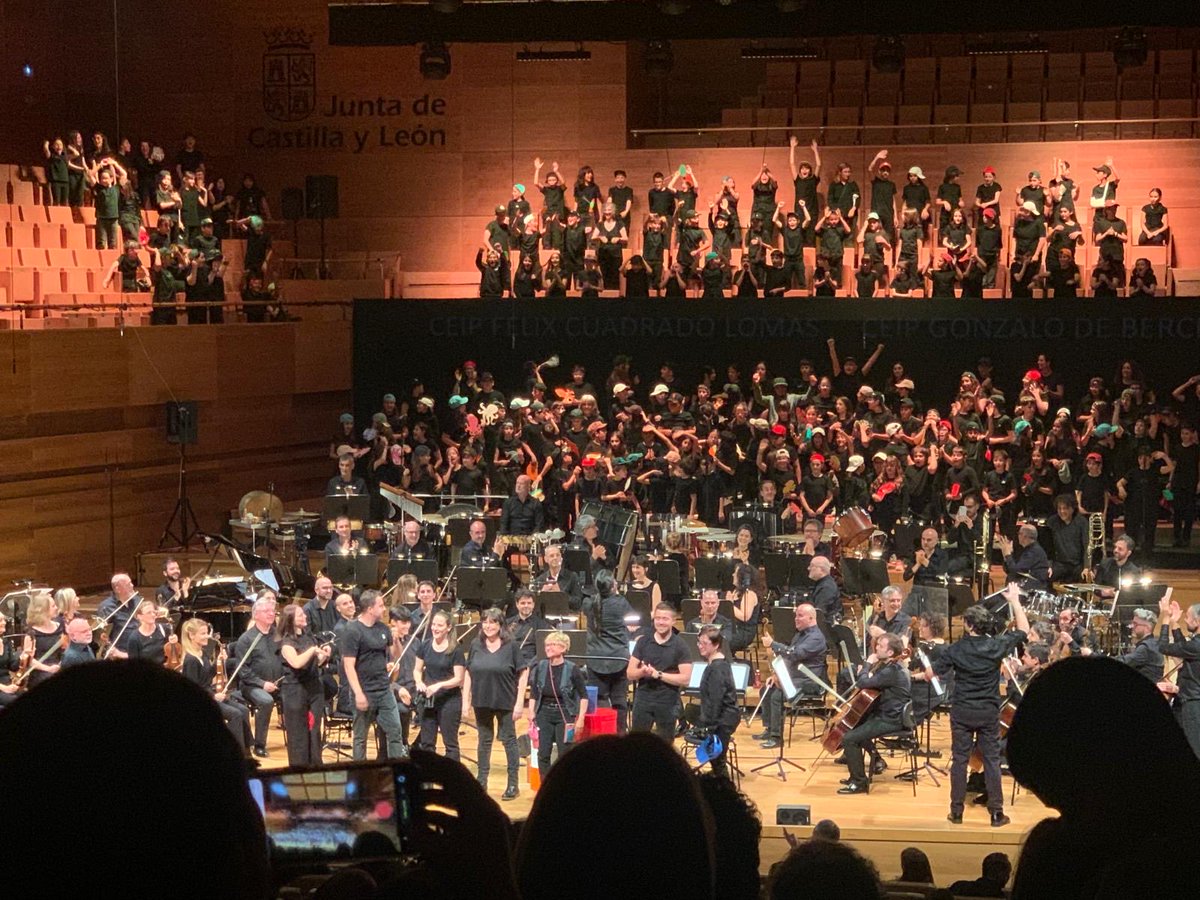 CEIPGdB's tweet photo. MIRADAS QUE SUENAN concierto en familia al que acudieron nuestros chicos de 5º de Primaria con sus profes de música Almudena y Pilar en el Centro cultural Miguel Delibes con la Orquesta Sinfónica de Castilla y León @ccmdcyl #miradasquesuenan #ceipgonzalodeberceovalladolid https://t.co/Ss4FYXY6S4