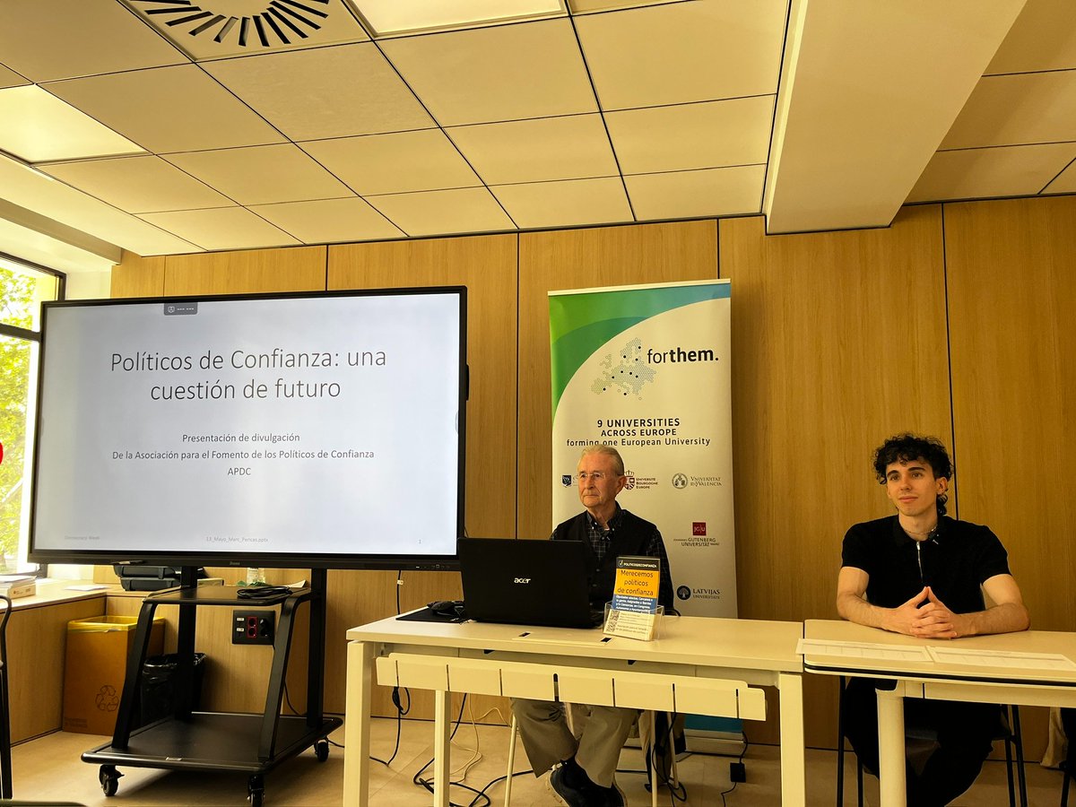 PdeConfianza's tweet photo. Participamos en la Democracy Week organizada por la Alianza Forthem de la @UV_EG.

Nuestro presidente, Alejandro Mendoza, ha presentado el proyecto de #PolíticosDeConfianza y ha compartido con los asistentes un espacio de reflexión.

Próximamente, compartiremos la sesión íntegra. https://t.co/u0D6rZFQCk