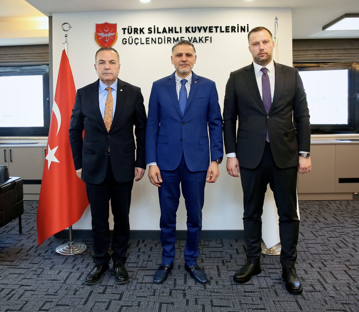 Semihnrl's tweet photo. Türk Silahlı Kuvvetlerini Güçlendirme Vakfı Genel Müdürü Sayın Bilal Topçu’yü, Mütevelli Heyeti Başkanımız Sayın İbrahim Çelebi ile birlikte ziyaret ettik.

Gerçekleştirdiğimiz verimli görüşmede; başta savunma sanayi olmak üzere, milli teknoloji hamlesi, gençlerin stratejik alanlarda desteklenmesi ve ülkemizin geleceğine katkı sunacak ortak projeler üzerine fikir alışverişinde bulunduk.

Turgut Özal Vakfı olarak; güçlü Türkiye vizyonuna katkı sağlayacak her çalışmada, kurumlarımız arasında iş birliği ve fikir birliğinin önemine inanıyoruz. Nazik ev sahiplikleri ve kıymetli değerlendirmeleri için Sayın Bilal Topçu’ya teşekkür ediyor, ülkemizin yarınları adına ortak akıl ve milli duruşla üretmeye devam edeceğimizi ifade ediyoruz.
