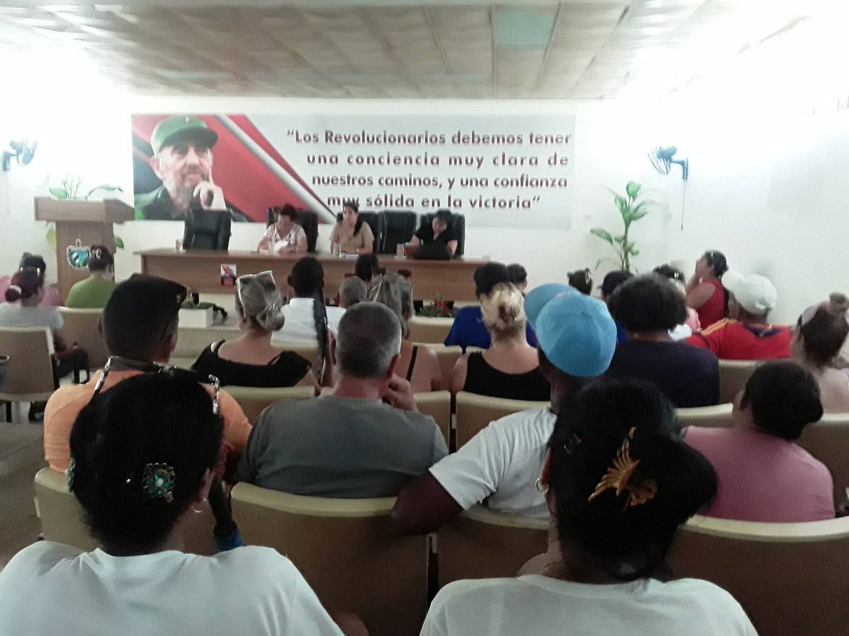 MatosNeudel's tweet photo. Sesiona activo con las  principales autoridades y Militantes del Partido Comunista de Cuba en el municipio #BaraguáPorMás, dirigido por Yusleidys González Martínez, Primera Secretaria de la mencionada organización política e ideologica.  #CubaEstáFirme #MiBarrioPorLaPatria https://t.co/776OLXqMak