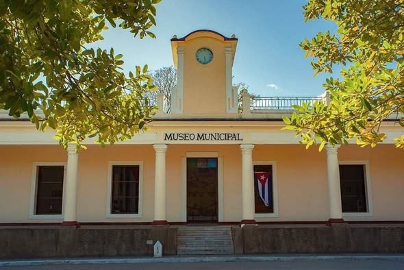 islavisionicrt's tweet photo. 🇨🇺🏦📜 El Museo Municipal de Historia de la Isla de la Juventud está cumpliendo hoy 26 años de fecunda vida. Fue en esta fecha del 13 de mayo del año 2000 cuando abrió sus puertas por primera vez como institución el Museo Municipal de Historia de la Isla de la Juventud. https://t.co/P0rhm2LLNL