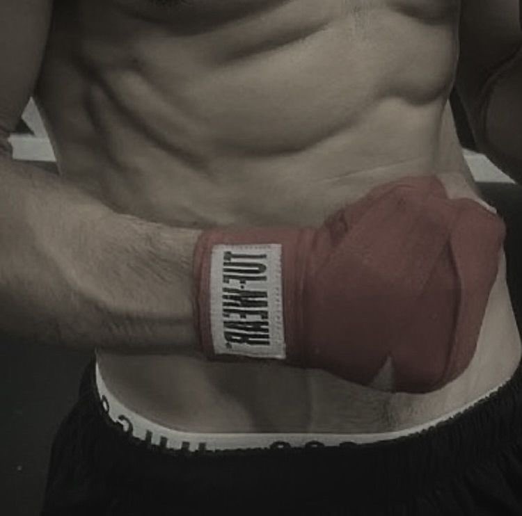 valarrmour's tweet photo. aerion’s pregnant with dunk’s child, an underground boxer with no family history. maekar disowns him and they are able to make ends meet from month to month. dunk isn’t a decent fighter but he earns enough for both of them however when aerion’s due, they are in debts. #dunkaerion https://t.co/FTFCMQW0uZ