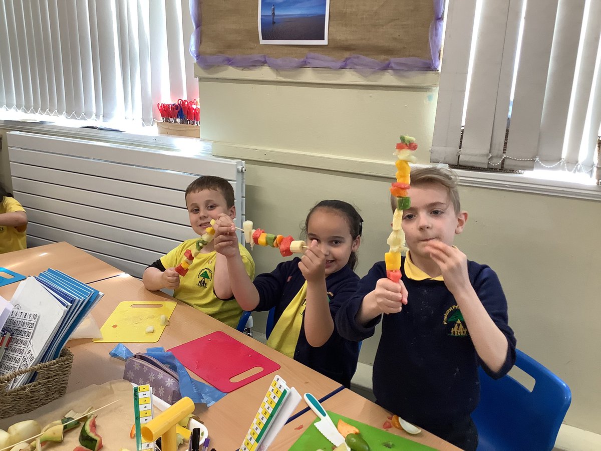 MissWhitehead7's tweet photo. Delicious fruit kebabs made by Yew Class today 😋🍋‍🟩@PinehurstP #PinehurstDT https://t.co/0ew0HG6df9