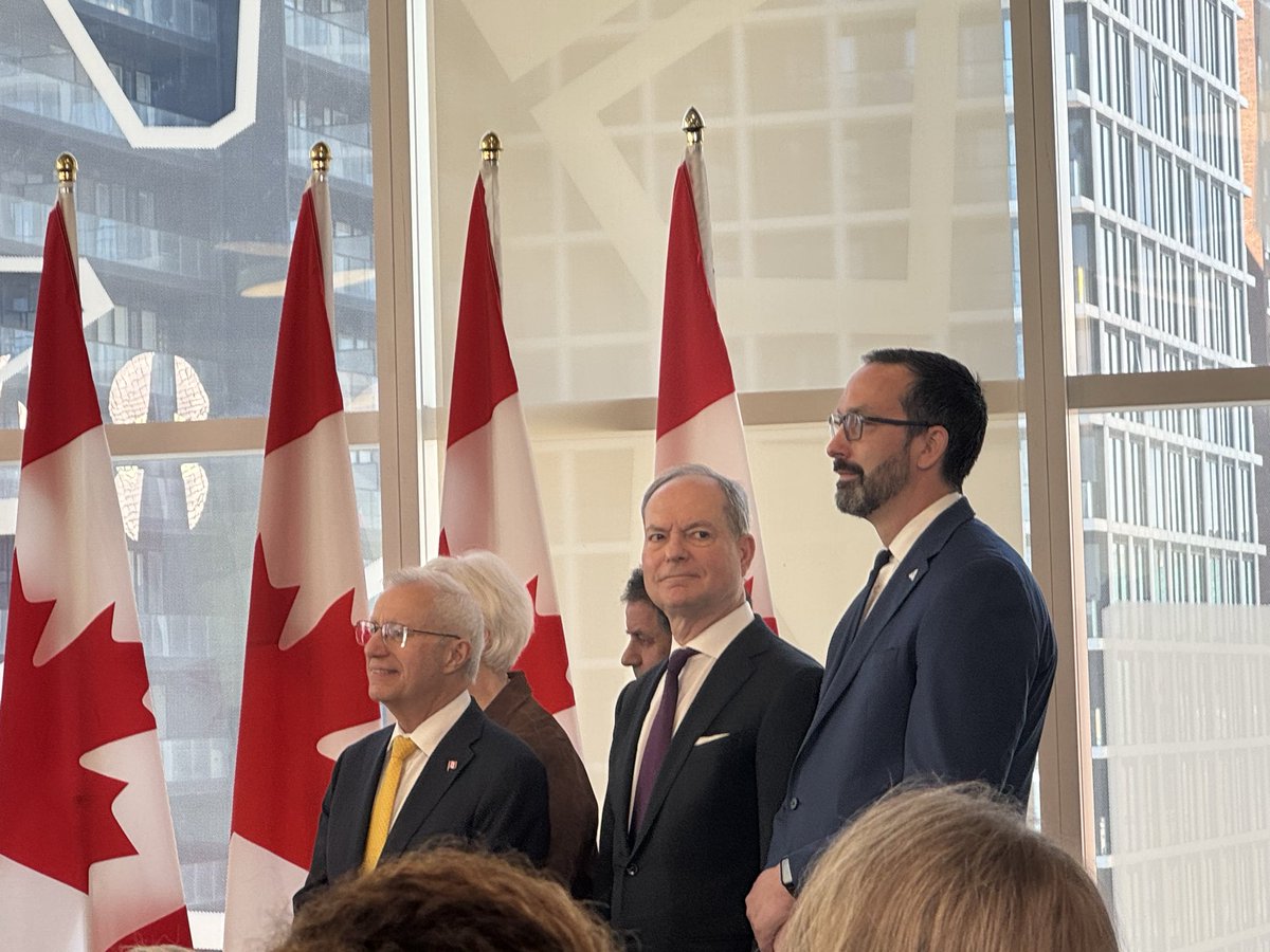 DrStevenMurphy's tweet photo. Was pleased to champion Toronto as the host to the Defence, Security and Resilience Bank, where defence capital from our allies can be funneled for more effective deployment. Toronto is the country’s financial capital, with incredible talent to ensure this Bank’s success. https://t.co/blkKlXn1We