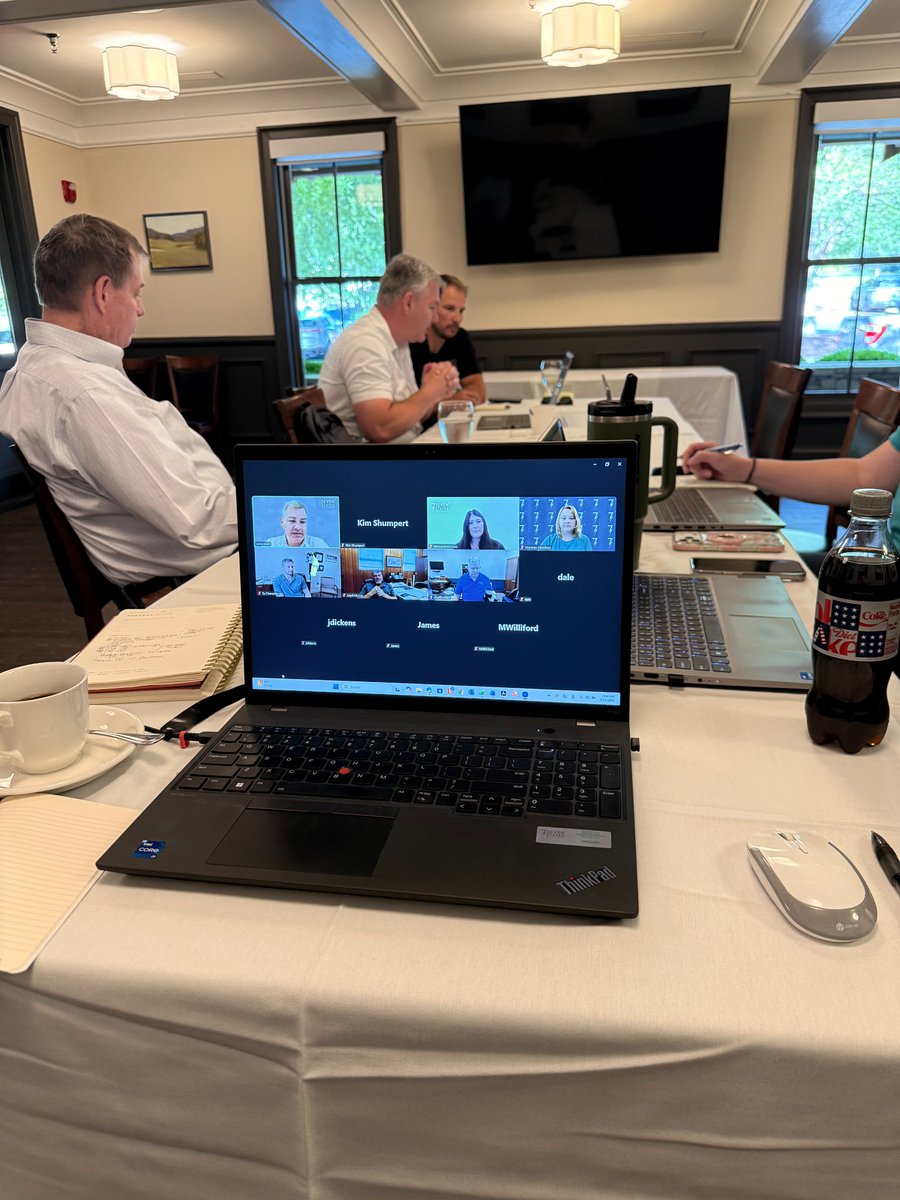 7StatesPower's tweet photo. Our Valley Innovation Ambassadors are LPC leaders who provide insights into shifting dynamics in the energy sector across the Valley. Today we spent time updating them on  battery energy storage systems that will optimize the grid. https://t.co/IfH8fnMnjT https://t.co/tIVDjdssul