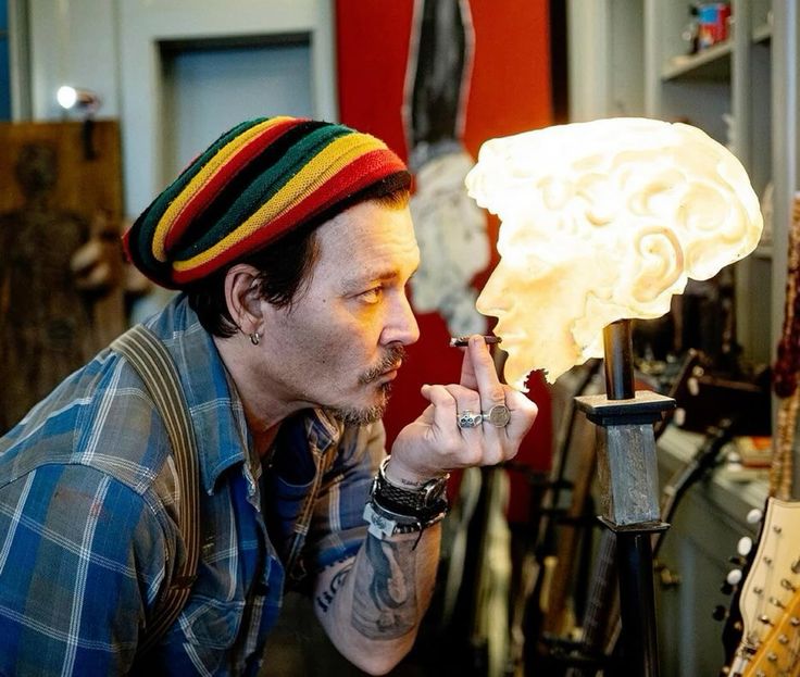 Johnny Depp tweet media