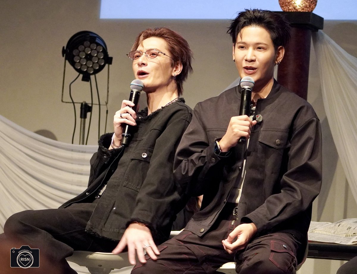 SOTUSsotus_KS's tweet photo. Kristの恋愛テクニック講座
ボディタッチはさりげなく
🐢：( ˙³˙)〜♪

#ThaiFestivalSpecialFM2026xKS
#คริสสิงโต #KristSingto https://t.co/SyraDgE80o