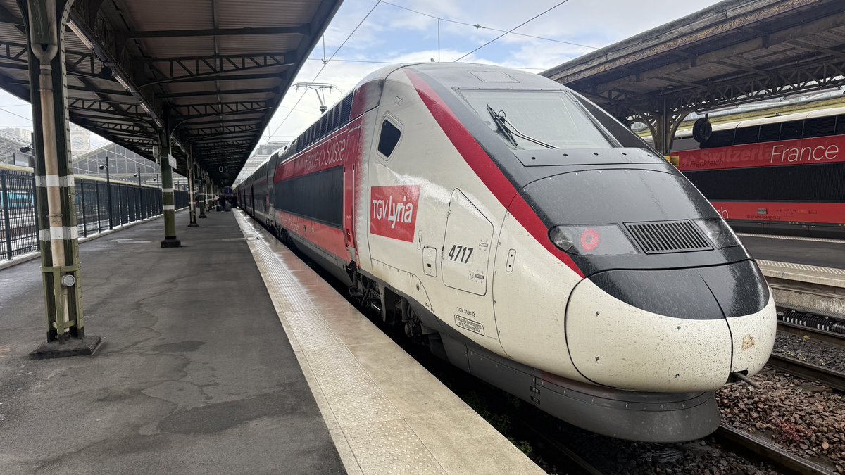 、、、がみ　リクエスト　7点＋雨の降りはじめのパリ+おまけ計9点 Paris🇫🇷に到着！！ 土砂降りやったけど急に止んで晴れ間出てきた😘