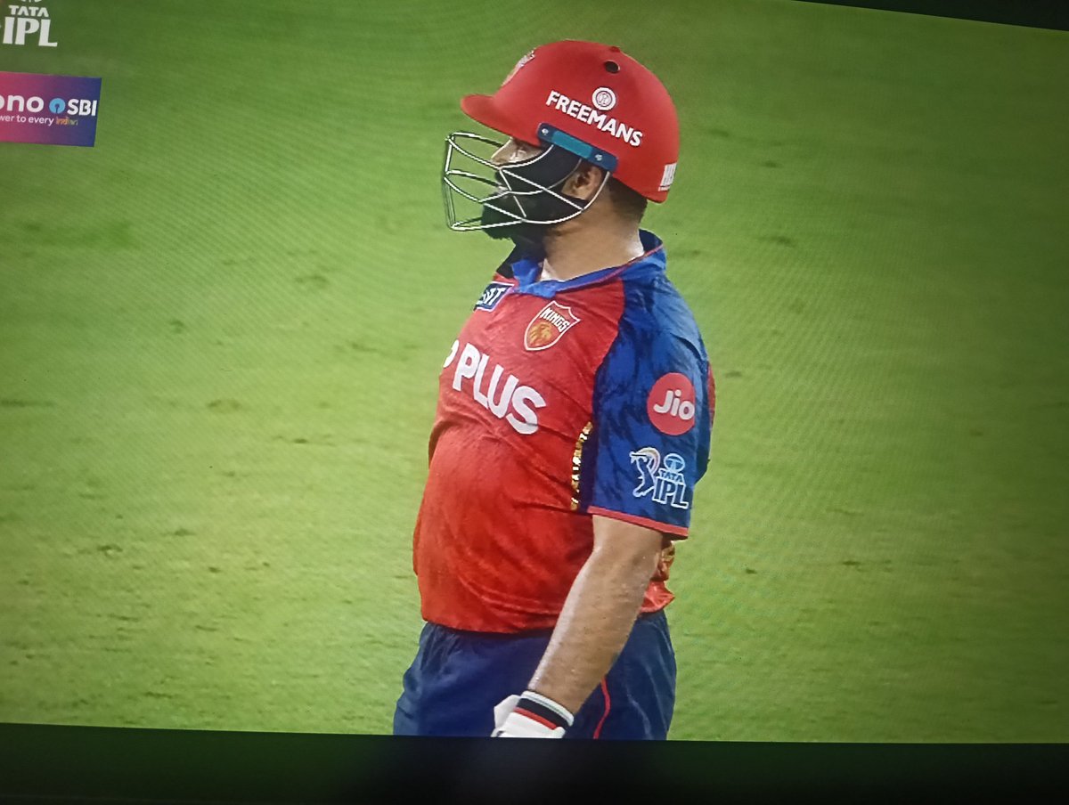 Yuvi1811's tweet photo. @mufaddal_vohra Who is this men man https://t.co/VN7Mwkz90h