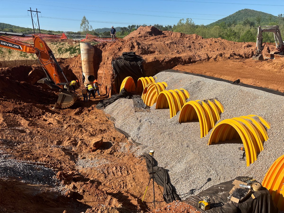 UDCUPDATES's tweet photo. Major progress underway at Altitude @ 101 Apartment Homes in Arden, NC 🚧
Crews are installing a large underground stormwater management system designed to improve drainage, manage runoff, and support the future community for years to come. https://t.co/f9Dg0NkOia