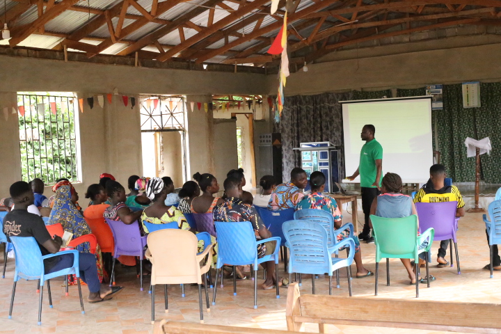 Rainprogrammes's tweet photo. Understanding the European Union Deforestation Regulation (#EUDR) is key to building a resilient cocoa sector.  Farmers were trained on #compliance responsibilities, #cocoa traceability, and sustainable practices that support both livelihoods and forest protection. @EuropeInGhana https://t.co/A3O5U2wOP9