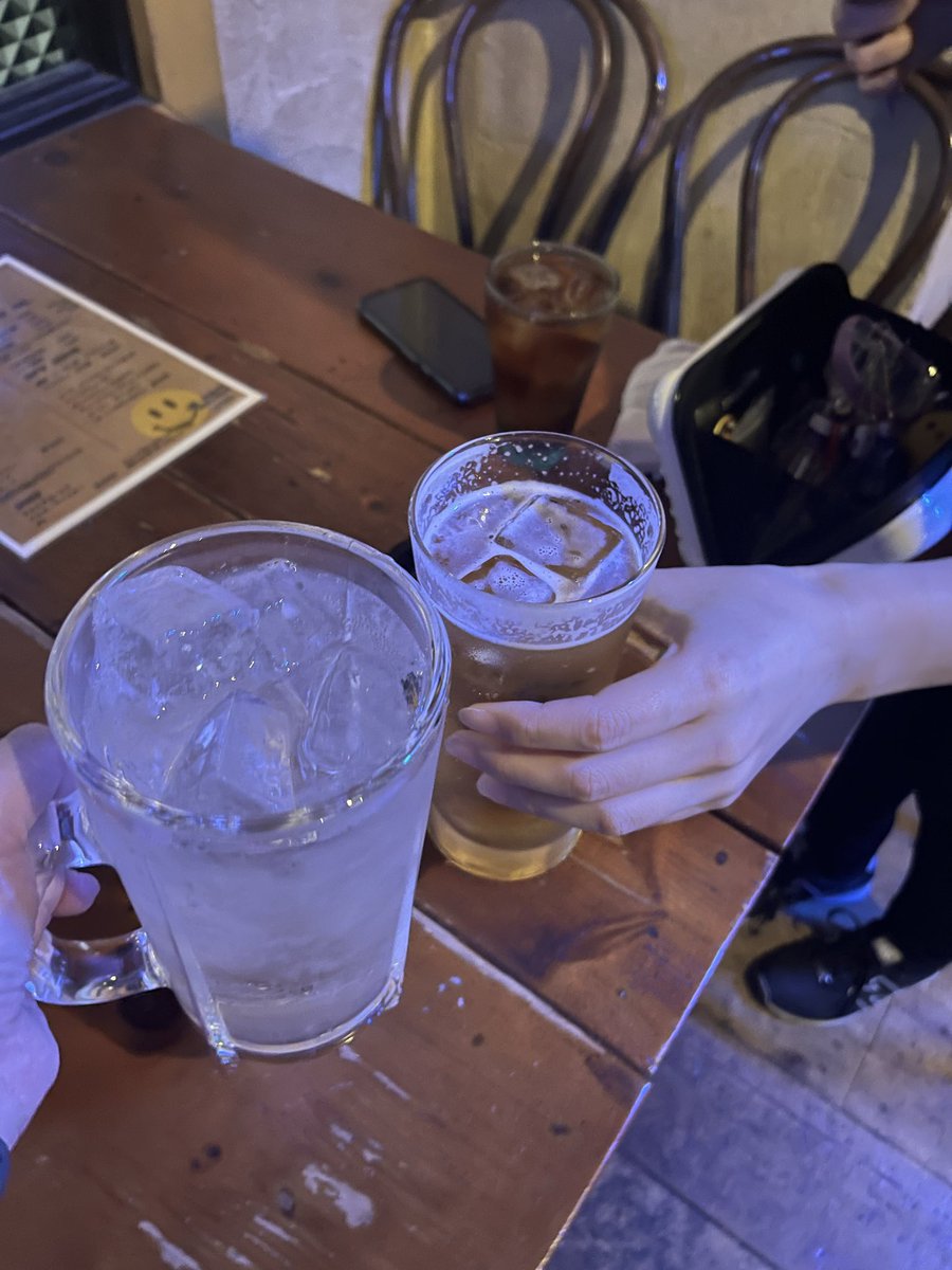 8rnrn22's tweet photo. ばんりーぐ初戦勝ちだあああああ
私に関してはお店でゴシップガール流れててテンション上がったおかげかもしれない

来週も頑張りまそ https://t.co/MTDosbfxBK