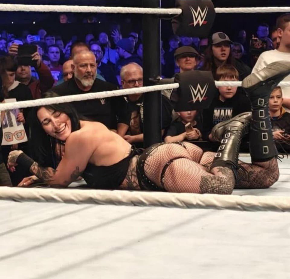 wweazz's tweet photo. Rhea https://t.co/MzfuhgJQZb