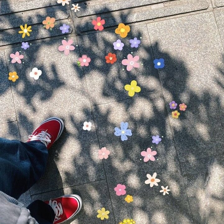 FegrdMuse's tweet photo. Tiny wildflowers, embroidered petals, illustrated wonders — each one a dose of chromotherapy 🌸✨
Yellows for joy, purples for calm, pinks for tenderness. Let these little blooms brighten your feed (and your day)!  What’s your favourite healing hue?
#ColourMuse #SmallButMighty #NatureHeals #Color