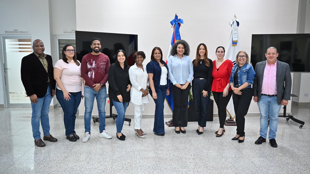 MMujerRD's tweet photo. Realizamos la jornada de inducción del Comité de Transversalización de Género, un espacio orientado a fortalecer la articulación institucional y consolidar la incorporación del enfoque de igualdad en los procesos estratégicos, técnicos y administrativos del Ministerio de la Mujer.

#MMujerRD #IgualdadDeGénero