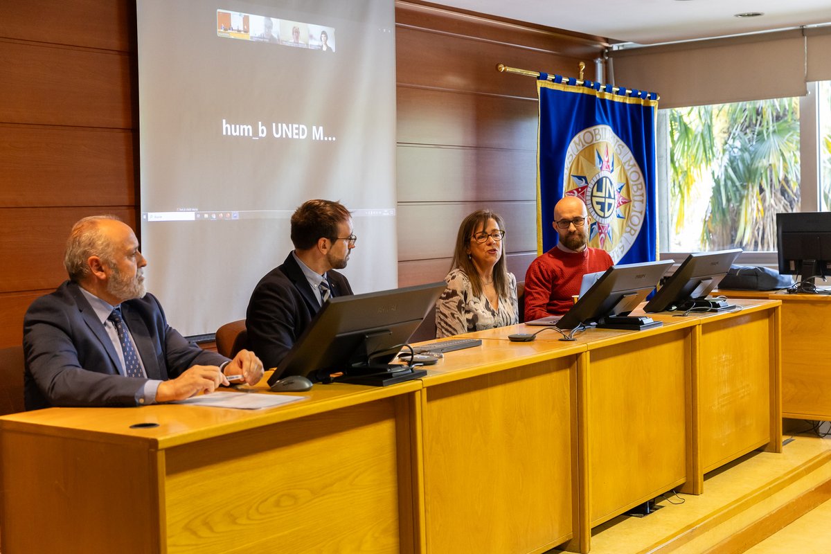 UNED tweet media