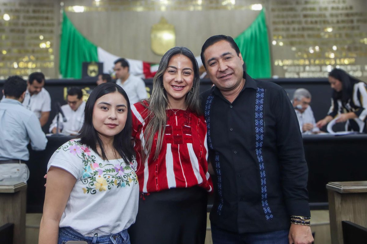 ceball77's tweet photo. Hay políticos que solo van al @congresochiapas a tomarse fotografías mientras el trabajo legislativo brilla por su ausencia. La muestra más fehaciente de esto recae en el que se cree dueño de #Trinitaria, el neocacique Ervin Pérez Alfaro https://t.co/cKIZogecLP
