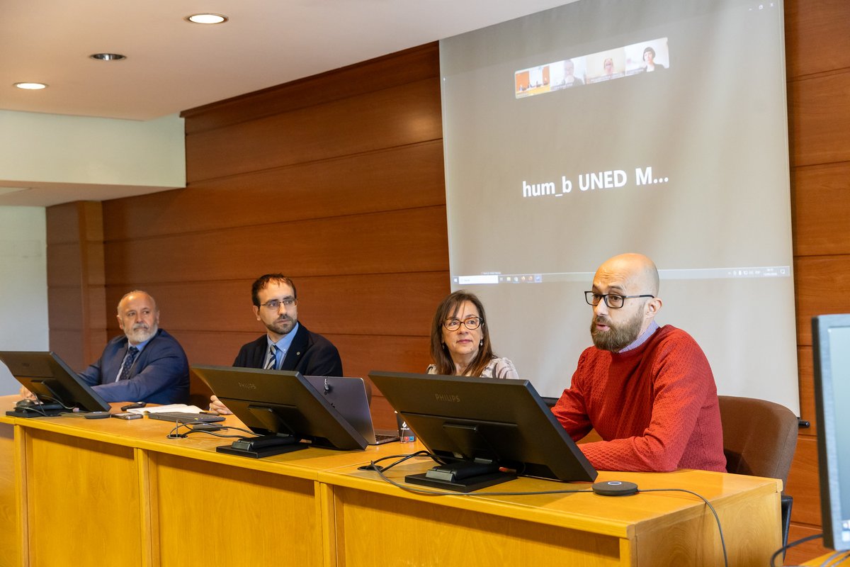 UNED tweet media